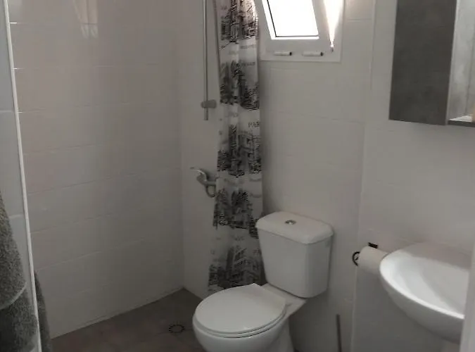 Daire Castillo Mar 87 *