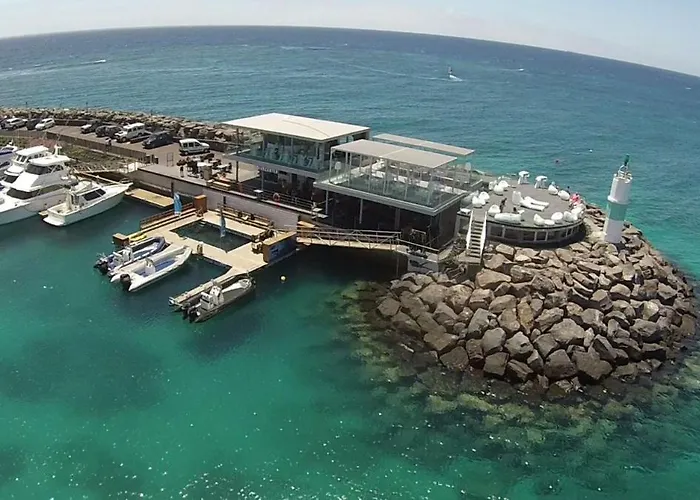 Daire Castillo Mar 87 *